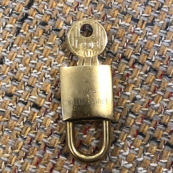 Vintage LV Louis Vuitton Padlock Lock & Key 206 - Picture 7 of 13